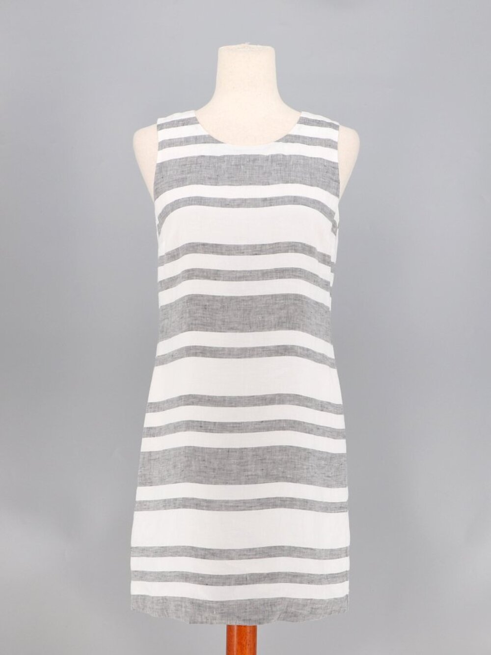 NWT ISLAND COMPANY 100% Linen Classic Sleeveless Shift Dress White/Gray Size S